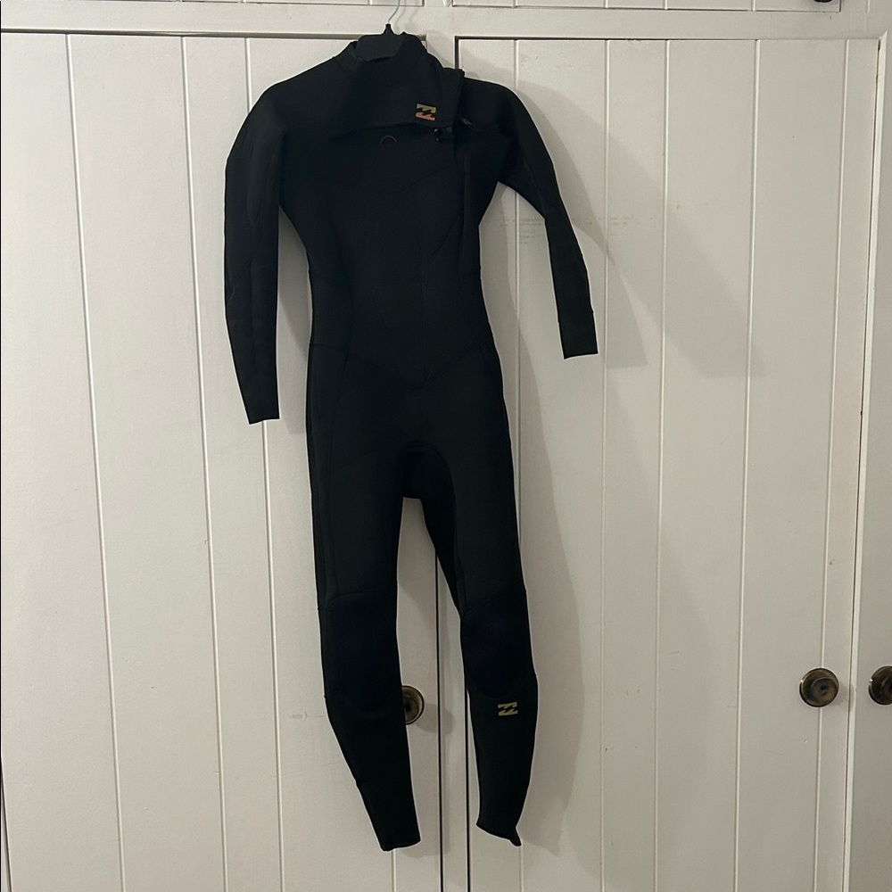 Billabong women’s Black Full Wetsuit